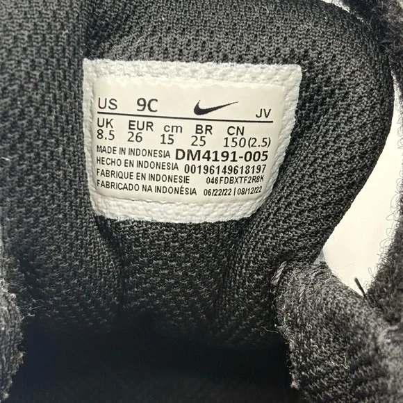 Nike Kids Black and Gold Sneakers - Picture 9 of 9